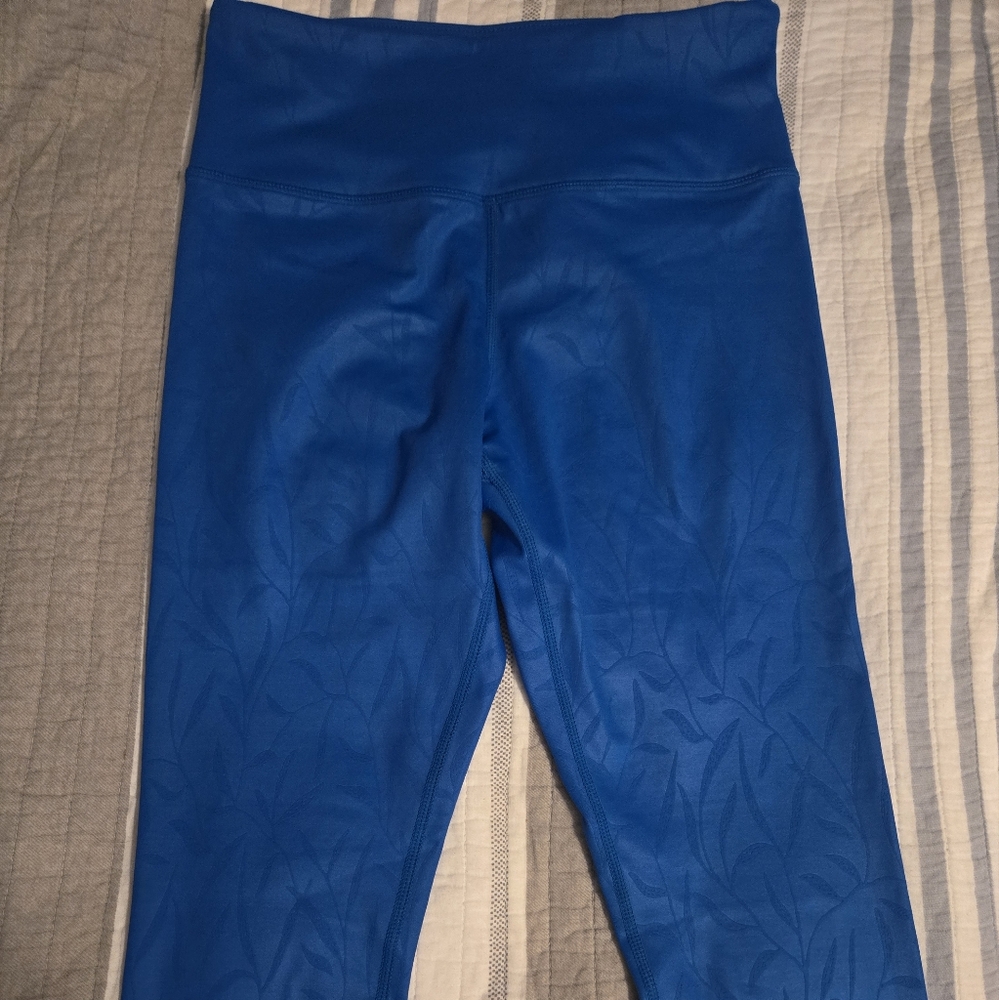 Zyia active Capri tights. Blue. Size 6-8